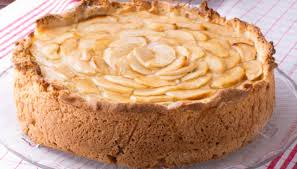 Rompere le uova in una ciotola e montarle con lo zucchero, fino a renderle gonfie e spumose. Torta Allo Yogurt Con Mele E Mandorle Senza Burro Soffice E Genuina