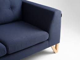 Schau dir unsere auswahl an scandinavian sofa an, um die tollsten einzigartigen oder spezialgefertigten handgemachten stücke aus unseren shops für wohnzimmermöbel zu finden. Designer Sofa Willy 2er Dunkel Blau Skandinavisch Holzfusse