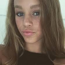 Alyssa Lawrence (alyssajaellawre)