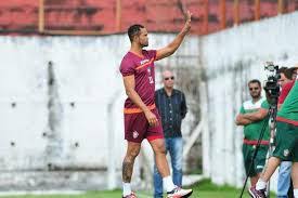 Dopo gli inizi nell'atlético mineiro, passa senza debuttare al corinthians e successivamente diventa il portiere del. Bruno Fernandes De Souza Home Facebook