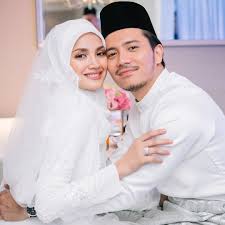 Selain itu, boleh di katakan fattah amin transform menjadi lebih sasa sekali gus menyebabkan ramai peminatnya mengatakan beliau hansem. 10 Momen Mesra Nur Fazura Brenda Aac 2 Suaminya Fattah Amin