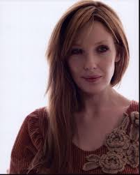 Kelly sellers Reilly Sitting Headsht In Red