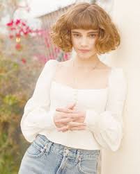 Carre Court Destructure Coiffure Courte Coiffure Bouclee Coiffure