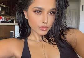 Becky g weighs 90 lbs (41 kg). Becky G Height Weight Age Boyfriend Bio Facts Family