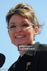 2,198 Sarah Cross Photos & High Res Pictures