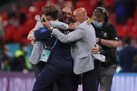 Questo video è completamente dedicato a roberto mancini e gianluca vialli, una delle coppie d'attacco più forti di sempre. Luca E Come Un Fratello Il Sogno Azzurro Di Mancini E Vialli Passa Per La Spagna