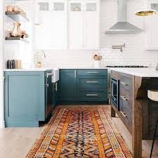 design trend 2018: two toned kitchens