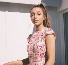Emma Chamberlain'S Net Worth Explained: How She Makes Her Money |  Femfounded.Org
