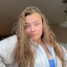 Keandra Smith's Instagram, Twitter & Facebook