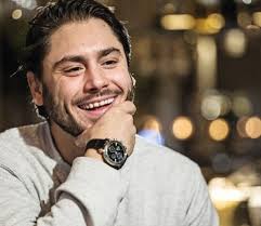 Hon tjänar mest i wahlgrens värld!