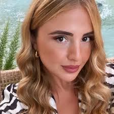 Angela Claus's Instagram, Twitter & Facebook