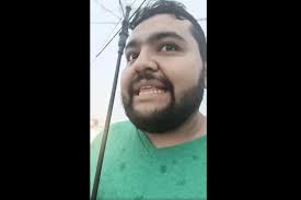 En plena trasmisión reportero salva a hombre de ser arrastrado por la  corriente tras intensas lluvias