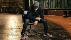 Il popolo di twitter è letteralmente esploso. Il 2021 Iniziera Con Il Nuovo Singolo Di Vasco Rossi R 101