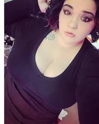 Karli Thomas (@birdsflyyhigh) • Instagram photos and videos