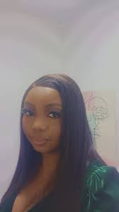 This song is titled Achalugo by Umu ogaranya it's an Igbo highlife music  that celebrates the beauty of Igbo women 🥰🥰🥰 I recommend it!! 🎶