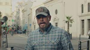 A father travels from oklahoma to france to help his estranged daughter, who is in prison for a murder she claims she didn't commit. Review Matt Damon Gives His Best Performance Since The Martian In Tom Mccarthy S Excellent Stillwater Showbiz411