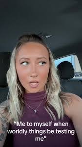 Liz Hammer's Instagram, Twitter & Facebook