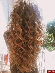 Najswiezsze Informacje Ze Swiata Gwiazd Mody Urody Fryzur Dzieki Artykulom Styl Fm Wiesz Wszystko Przed Permed Hairstyles Long Hair Perm Curly Permed Hair