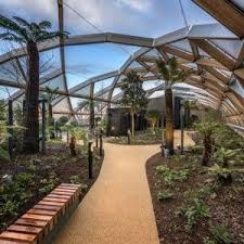 Foster S Crossrail Place Roof Garden Opens At Canary Wharf Avec Images Jardin De Toiture Jardins Sur Les Toits Jardins