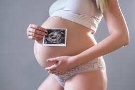 Medicii pot spune foarte multe lucruri despre bebelus in functie de bataile cardiace, astfel daca ritmul fetal este bun, atunci prognosticul de sanatate este pe masura. Bebe In BurticÄ Cand SimÈi MiÈcÄrile BebeluÈului Babystem Ro