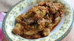These days, beef is commonly used instead. Rendang Pedas Ayam Bonda Mertua Yang Sangat Sedap Azie Kitchen