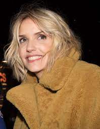 Depuis, richard caillat a été rejoint par de grands actionnaires et a ainsi pu investir. Laurence Arne De Filles D Aujourd Hui A La Ch Tite Famille Decouvrez Sa Tribu Elle