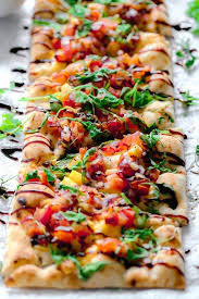 Vegan Bruschetta And Arugula Flatbread Pizza With A Balsamic Glaze Recipe In 2020 Arugula Flatbread Pizza Homemade Flatbread Vegan Recipes Easy