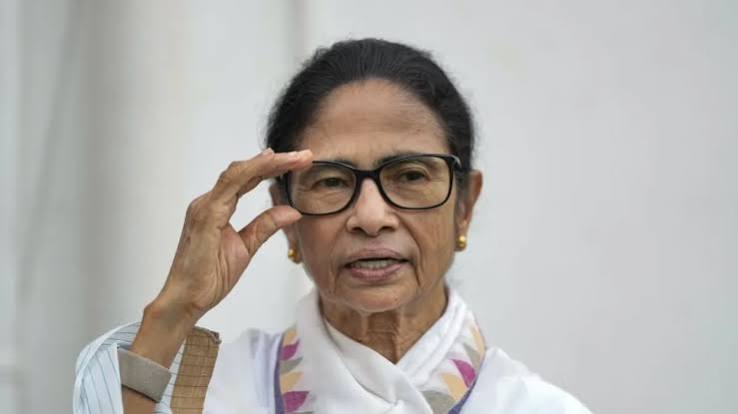 CEC ज्ञानेश कुमार के खिलाफ प्रोटेस्ट में ममता बनर्जी के साथ और कौन-कौन से नेता हिरासत में लिए गए? - India TV Hindi