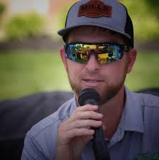 What churches in Bowling Green have active youth groups and community  involvement?