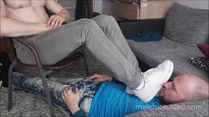 Barefoot guy Farell. foot worship