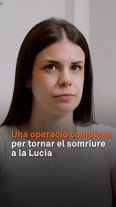 “El canvi ha estat brutal.” Es mira al mirall i encara no s'ho acaba de  creure. Fa set mesos que la Lucía, de només 22 anys, es va sotmetre a una  operació reconstructiva de la mandíbula que li ha ...