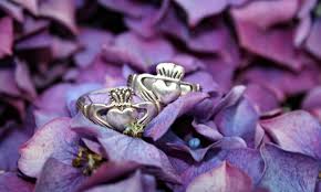 How to wear a claddagh ring correctly. Claddagh Rings What They Are How To Wear Them Overstock Com
