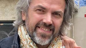 Aymeric Caron force l'entrée de l'école maternelle de sa fille : il livre  sa version des faits