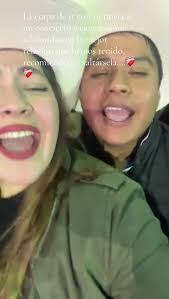 Novio Canta Dolido Frente A Su Novia En Concierto