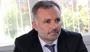 Ankara cumhuriyet başsavcılığı'nın, 2014 yılındaki kobanê eylemlerine dair başlattığı soruşturma kapsamında 25 eylül'de gözaltına alınan kars belediye eş başkanı ayhan bilgen tutuklandı. Ayhan Bilgen Biyografya
