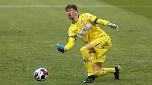 Kobel è lieta di presentare la nuova collezione di pavimenti laminati magistra lamin. Bvb Gregor Kobel Unmittelbar Vor Wechsel Vom Vfb Stuttgart Zu Borussia Dortmund Eurosport