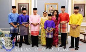 Berbicara tentang asal usul agama islam, tidak dapat hanya dengan mengaitkannya dengan kehidupan nabi muhammad saw. 32 Gaya Baju Melayu Sultan Johor Inspirasi Terbaru