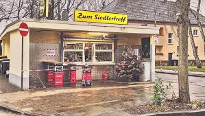 Die tänzerinnen der tanzsportgemeinschaft rheinhausen, eine abordnung des musikzuges schönenbeckshof und das kinderprinzenpaar der karnevalsfreunde 1980 hohenbudberg e. Haus Der Jugend Duisburg Germany Local Business Facebook