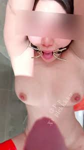 Pickkkku's alluring gaze in a tantalizing moment