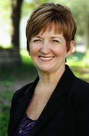 Thelma Lynch's Instagram, Twitter & Facebook