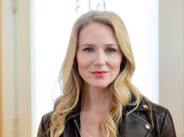 Singer Jewel Turns Super Sleuth in Concrete Evidence: A Fixer Upper Mystery 