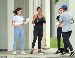 Check out the latest pictures, photos and images of lorde from 2019. Lorde At Outdoor Boxing Session In Auckland 02 23 2019 Hawtcelebs