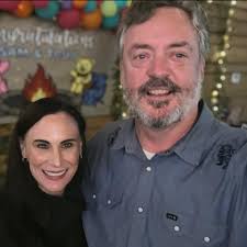 Merry Christmas and Cheers to another amazing year… 2025! Tick Tock, 2026  is going to ROCK! ❤️🙏🏻🎁🎄🇺🇸😃🤩