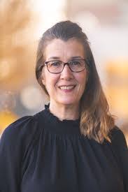 Ann Ahrens's Instagram, Twitter & Facebook