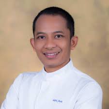 crownplazavientiane #handson #training #masterclass #ihg  #personsnaldevelopmentplan #coaching #hoteltraining #development #goals  #elephant #sang #chocolatesculpture #showpiece #lovemyjob