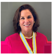 Louisa Ballard's Instagram, Twitter & Facebook