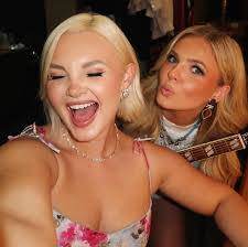 Donna Dutton's Instagram, Twitter & Facebook