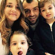 Born 27 july 1983) is a macedonian professional footballer who plays as a forward for italian club genoa. Gord Tatko I SreÑœen Mazh Poglednete Kakva Ubavica E Soprugata Na Makedonskata Fudbalska Legenda Goran Pandev Foto