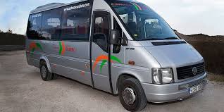 Cuánto cuesta alquilar un microbús con conductor clase v.i.p. Alquiler De Minibuses Autocares Cubero