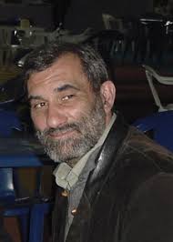 Arqueologia fina” nos escombros e cinzas do velho edifício